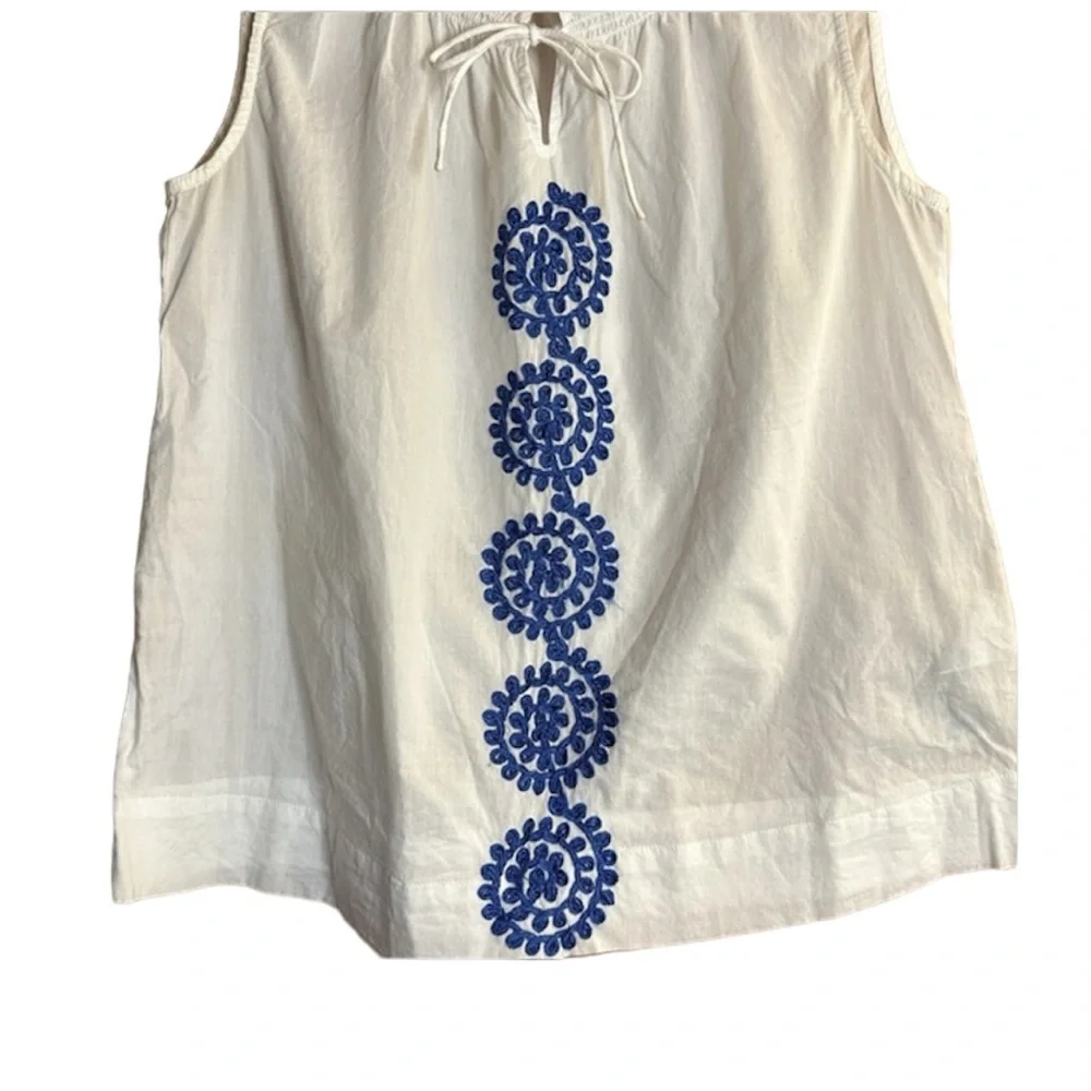 Tommy Hilfiger White Cotton Sleeveless Blouse with Blue Embroidered design - Picture 4 of 9